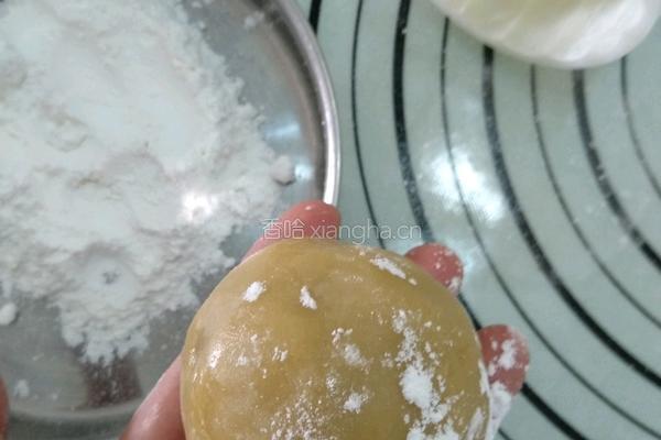 蛋黄豆沙月饼的做法图解11