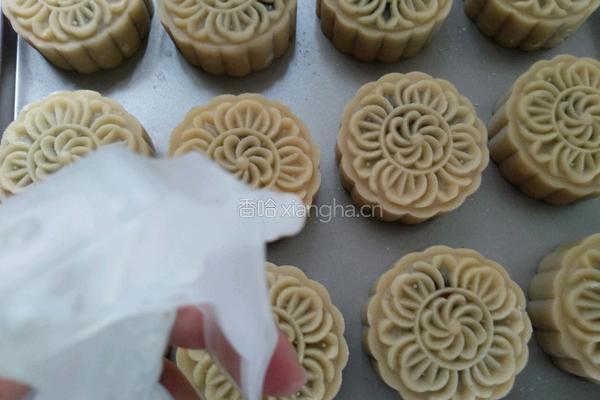 蛋黄豆沙月饼的做法图解15