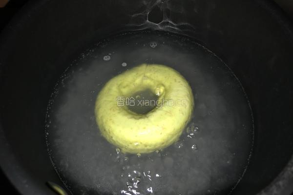 无油酸奶全麦抹茶黑芝麻贝果的做法图解9