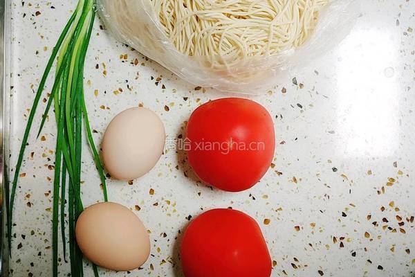 番茄鸡蛋面的做法图解1