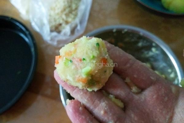炸什锦土豆泥球的做法图解6