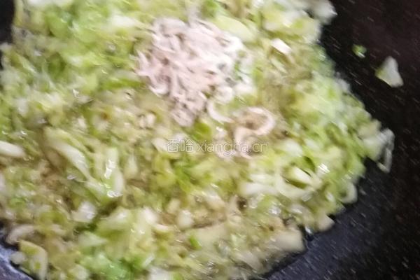 虾皮炒包菜的做法图解7