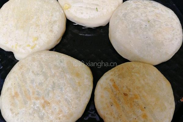 韭菜虾皮鸡蛋馅饼的做法图解5