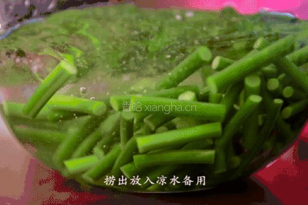韩式家常菜：蒜苔原来还可以这么做，美味可口，下饭极品的做法图解5