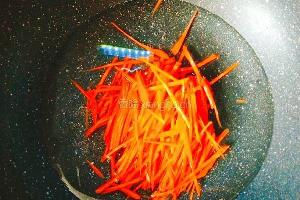 宝宝辅食胡萝卜鸡蛋饼的做法图解2