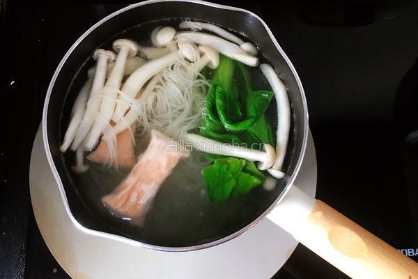鲜虾时蔬米线的做法图解6