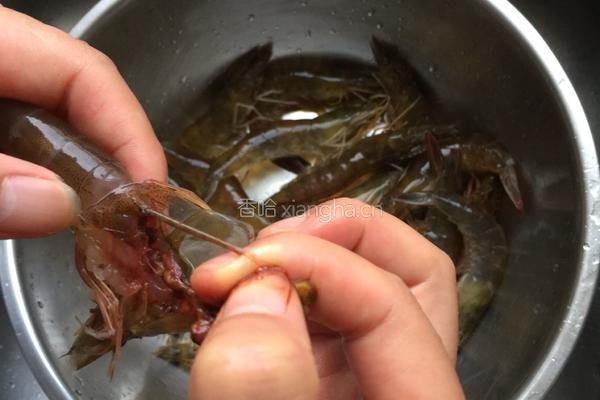 蒜香粉丝虾的做法图解2
