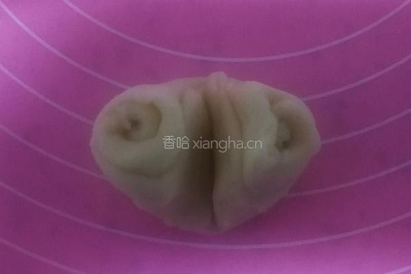 酥皮豆沙蛋黄月饼的做法图解7