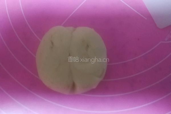 酥皮豆沙蛋黄月饼的做法图解8