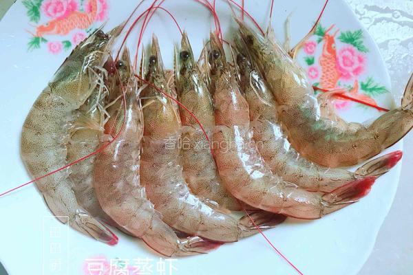 豆腐蒸虾的做法图解1