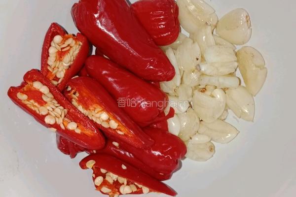 小公鸡垫土豆粉条的做法图解1