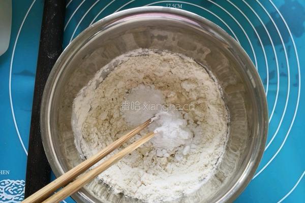 四色莲蓉蛋黄酥的做法图解1