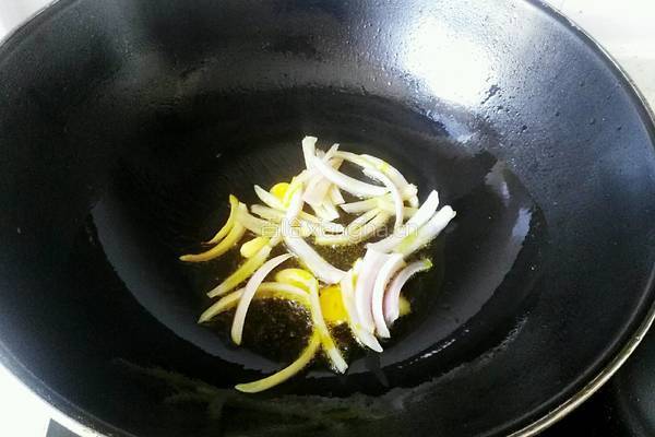 芹菜炒面筋的做法图解5