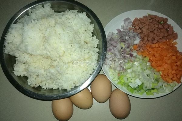 什锦炒饭的做法图解1