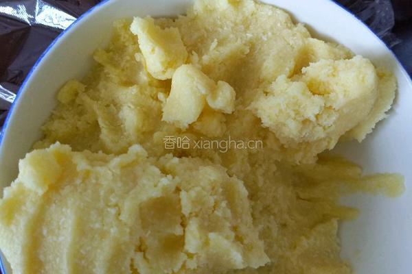 椰蓉蛋黄月饼的做法图解5