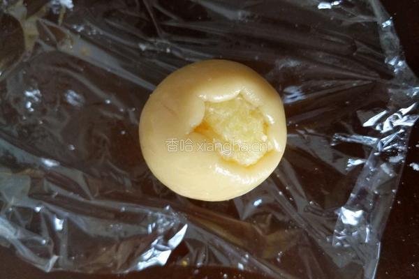 椰蓉蛋黄月饼的做法图解12