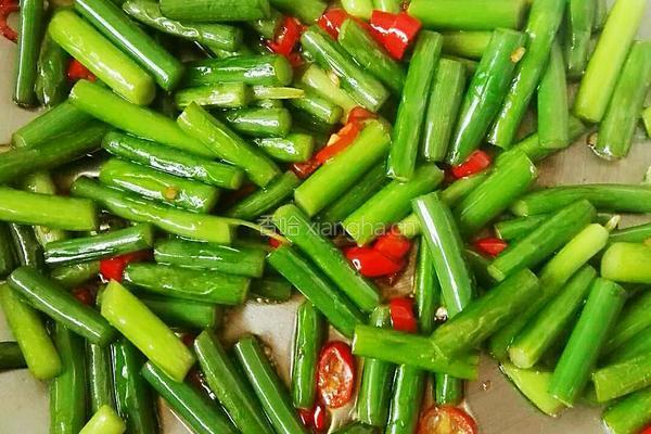蒜苔炒麻辣香肠的做法图解3