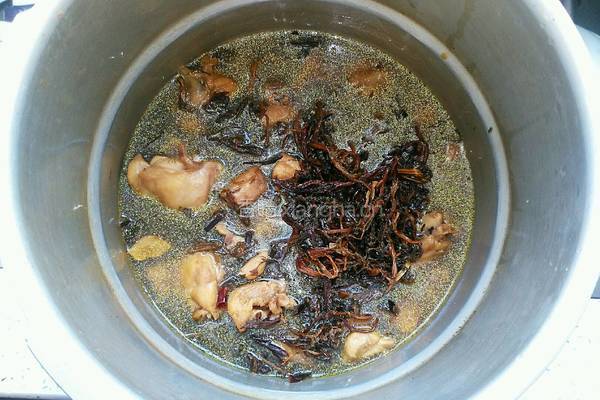 梅干菜烧鸡腿的做法图解8