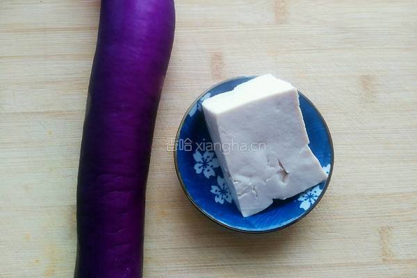 茄子烧豆腐的做法图解1