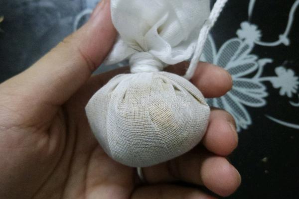 卤猪耳朵的做法图解2