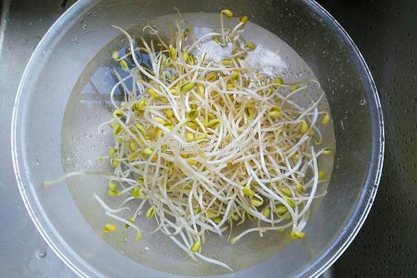 素炒黄豆芽的做法图解2