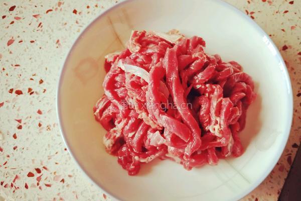 芹菜牛肉丝的做法图解1