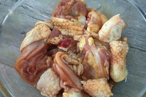 鸡腿蔬菜闷饭的做法图解2