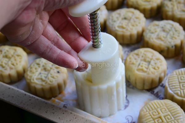 广式花生芝麻月饼的做法图解8