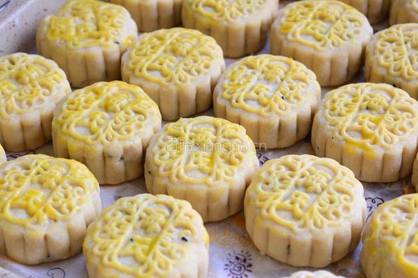 广式花生芝麻月饼的做法图解11