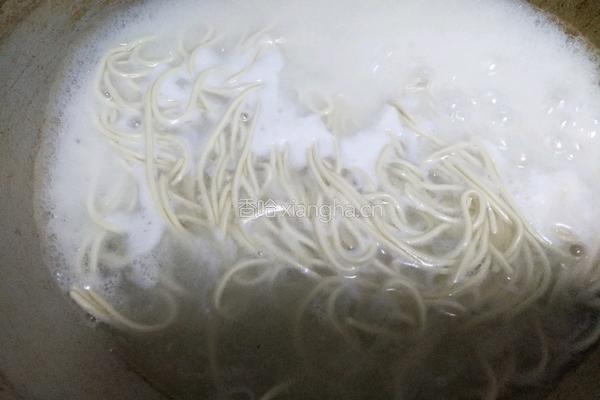 辣笋炒面的做法图解1