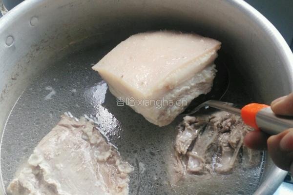 脆皮扣肉的做法图解1