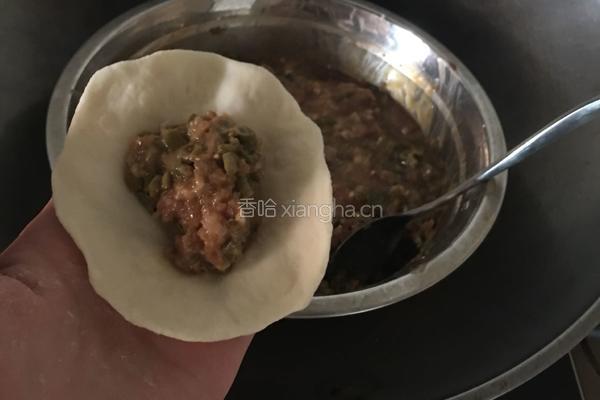 酸豆角肉末包子的做法图解3