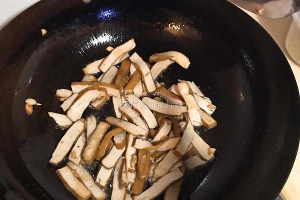 芹菜炒豆干的做法图解3