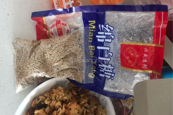 琥珀核桃仁的做法图解1