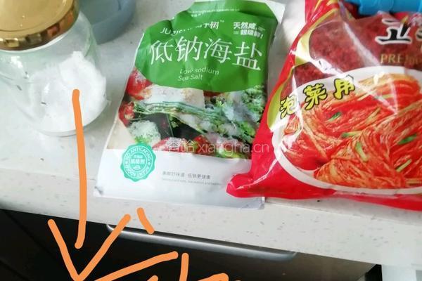 韩式辣萝卜块（图片为刚腌完还没发酵）的做法图解3