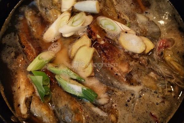 油光鱼炖大虾的做法图解4