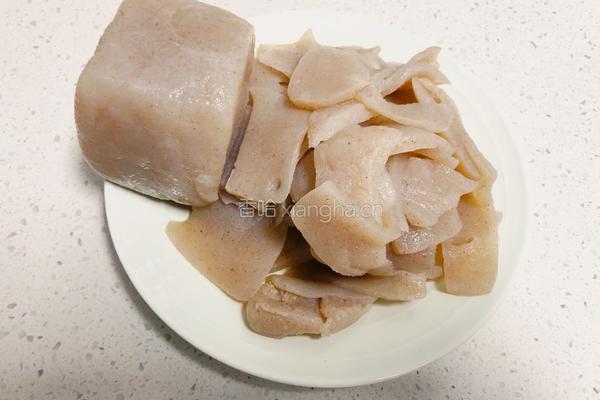 青蒜炒魔芋豆腐的做法图解2