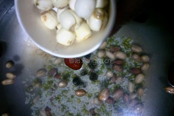桂圆莲子八宝粥的做法图解6