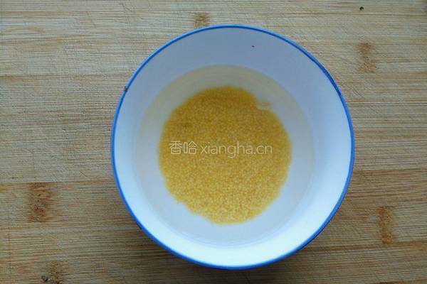 红薯麦片小米粥的做法图解2