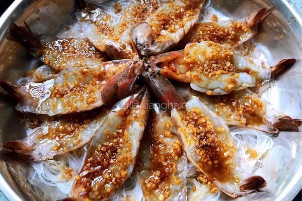 粉丝蒜蓉蒸开边虾的做法图解2