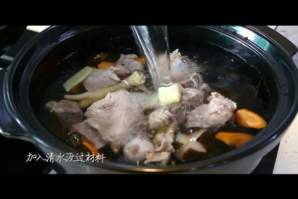 海带猪骨汤的做法图解2
