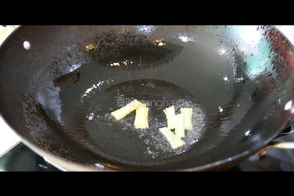 鸡汤云耳津竹笙的做法图解2