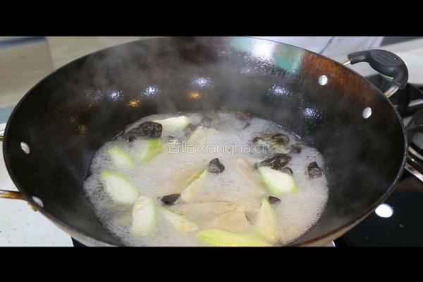 鸡汤云耳津竹笙的做法图解4