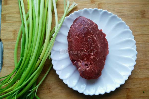 芹菜炒牛肉的做法图解1
