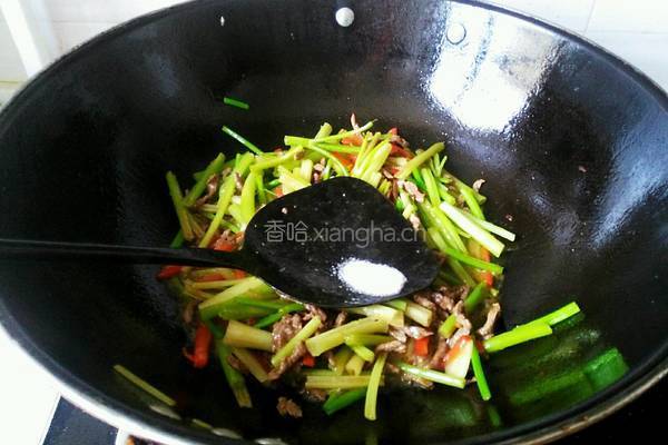 芹菜炒牛肉的做法图解7
