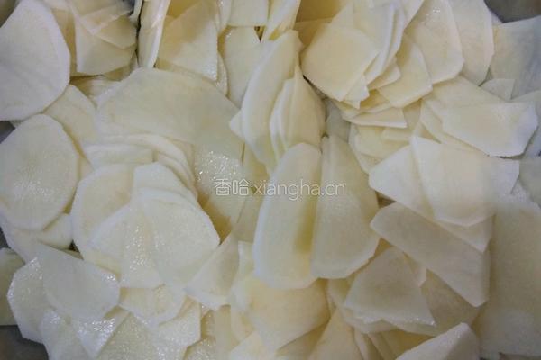 肉炒圆葱土豆片的做法图解1