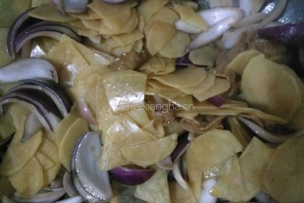 肉炒圆葱土豆片的做法图解5