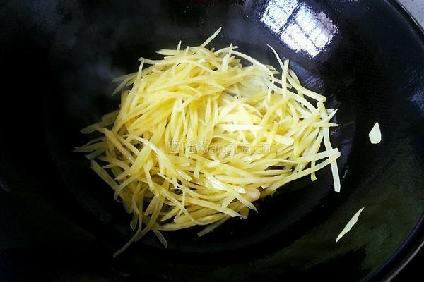 葱香土豆丝的做法图解5