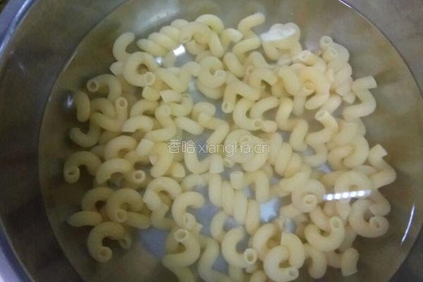 彩色通心粉的做法图解2