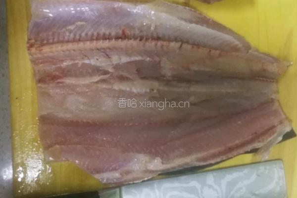 麒麟金鱼送福寿的做法图解1
